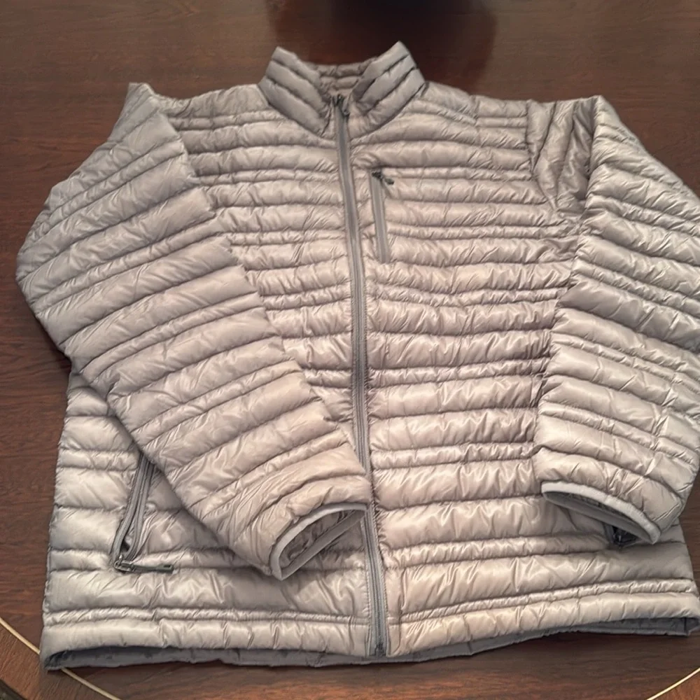 Men’s Patagonia Down Puffer Jacket Size Medium - Picture 2 of 7